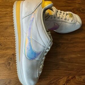 Nike Classic Cortez SE - White/Iridescent size 7.5 Good condition, Stylish.